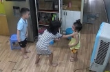 [VIDEO] Xem bé gái 9 tuổi cứu em gái khỏi hóc dị vật khi bố mẹ vắng mặt