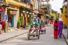 Hơn 1 năm mở cửa hậu COVID, Việt Nam vẫn loay hoay đề xuất chính sách visa