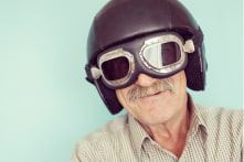 Cụ ông lái máy bay mừng sinh nhật 100 tuổi