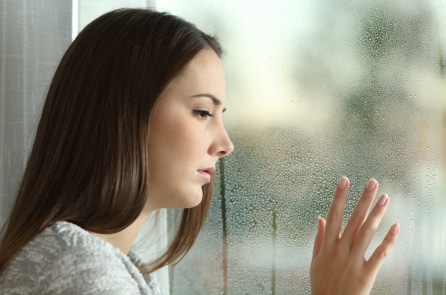 Trầm cảm sau sinh: Triệu chứng, Nguyên nhân, Điều trị và Liệu pháp tự nhiên