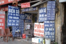 Việt Nam: Xin cấp lại biển số định danh, chủ xe phải đóng phí lần 2?