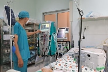 Liên tiếp hai bé trai bị tổn thương não nặng sau khi bị chó dại cắn