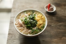 Bún thang và con gái Hà Nội