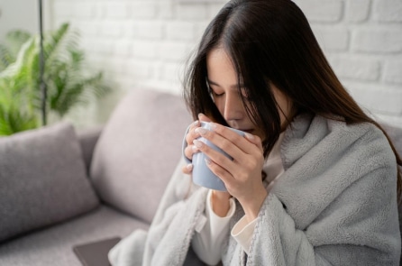 Bị cảm lạnh có nên uống cà phê để làm ấm cơ thể?