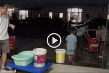 Hà Nội: Người dân ở chung cư phải mua nước, xin nước để nấu cơm, rửa mặt