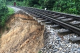 Đường sắt Bắc-Nam đoạn qua Hà Tĩnh bị sạt lở