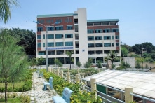 Học phí bất ngờ tăng khiến sinh viên bức xúc