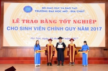 ‘2.000 sinh viên tốt nghiệp giỏi và xuất sắc nhưng chỉ 100 em thực chất’