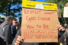 Người cha thành công ngăn con gái nhỏ chuyển giới, kêu gọi tránh xa nguồn lây nhiễm