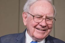 Tỷ phú Buffett bán 28,7 tỷ USD cổ phiếu, gióng lên hồi chuông cảnh báo