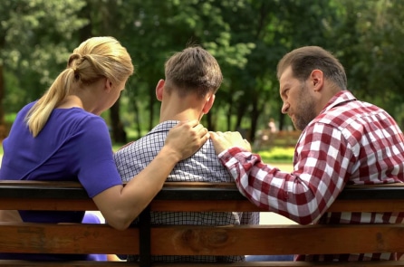 Dạy con: 4 lỗ hổng giáo dục hủy hoại cuộc đời một đứa trẻ