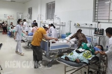 Kiên Giang: Gần 70 học sinh nhập viện, nghi do ngộ độc thực phẩm