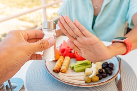 Nghiên cứu cho thấy cắt giảm muối có thể làm giảm huyết áp