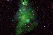 Dịp Giáng sinh, NASA tung ảnh “Cụm sao cây thông Noel” trong Dải Ngân hà