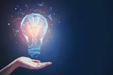 Cô gái tuổi teen lấy bằng tiến sĩ, khởi nghiệp chương trình giáo dục