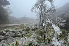 Cận cảnh băng tuyết phủ dày đặc trên đỉnh Mẫu Sơn, Phja Oắc