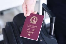 Công dân Trung Quốc bị yêu cầu nộp hộ chiếu