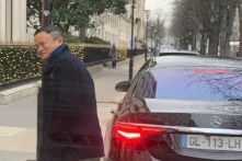 Jack Ma xuất hiện tại Paris với mái tóc có phần bạc, nét mặt hốc hác