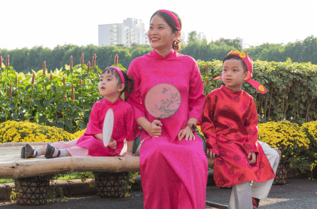 Tết về theo dòng người trên phố, đường hoa Phú Mỹ Hưng đón nụ cười