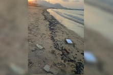 Dầu hắc vón cục phủ đầy 1,5km bờ biển Hà Tĩnh