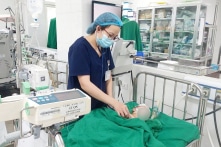 Chữa đẹn bằng thuốc “gia truyền”, nhiều trẻ sơ sinh ngộ độc chì nặng