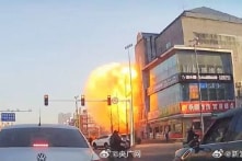 Quả cầu lửa to từ vụ nổ ở Hà Bắc, phóng viên CCTV bị ngăn cản đưa tin [Video]