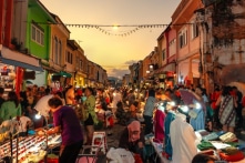 Người Trung Quốc và Nga đổ xô đến Phuket, Thái Lan mua bất động sản hạng sang