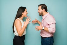 Khi xảy ra tranh luận, các cặp đôi nên tránh 5 tác nhân này trong giao tiếp