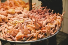 Thịt ngoại chính ngạch và nhập lậu ‘áp đảo’, 4 hội, hiệp hội kiến nghị sửa luật