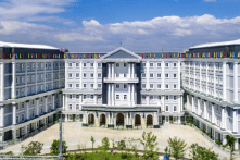 Trường quốc tế Mỹ kết thúc năm học sớm do không đủ giáo viên và hết tiền