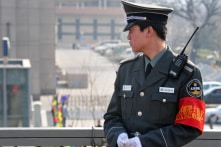 Kinh tế Trung Quốc khó khăn, cảnh sát cũng bị nợ lương