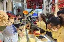 Không nơi nào trên thế giới người dân nhốn nháo vì vàng như ở Việt Nam