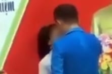 Đà Nẵng: Thầy tổng phụ trách đội vuốt tóc, áp mặt… với nữ sinh