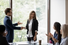 Nhân viên mới không nên làm những điều này trong tuần đầu tiên đi làm