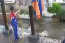 TQ: Cậu bé 9 tuổi nhảy lầu tự tử vì bị giáo viên bắt chép phạt 10.000 lần