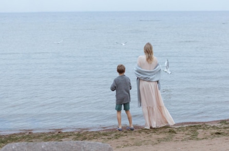 Dạy con giảm bớt căng thẳng bằng cách ngắm chim ngoài tự nhiên