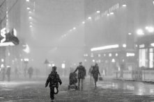 Cậu bé 9 tuổi chạy gần 2 km trong bóng tối tìm người giúp bố mẹ gặp tai nạn