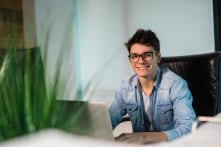 Thanh niên trẻ kiếm 460.000 USD mỗi năm nhờ công việc phụ 20 phút mỗi ngày