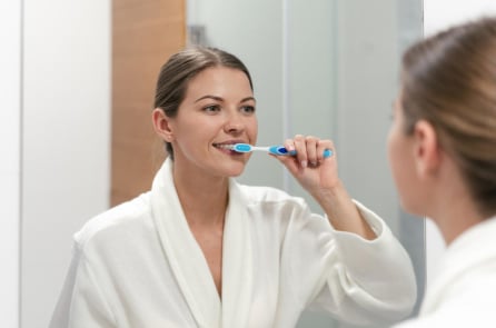 Tránh 2 sai lầm thường gặp này khi đánh răng để răng không bị ố vàng