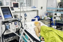 Nam thanh niên hôn mê, co giật sau 2 tiếng đi xe máy từ Hà Nội về quê giữa trưa nắng