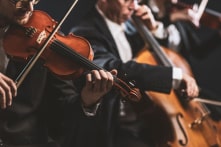 Cụ bà mắc chứng mất trí nhớ đã có phản ứng kỳ lạ sau khi nghe nhạc cổ điển