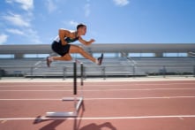 Không được tài trợ, vận động viên làm việc ở Walmart kiếm tiền thi Olympic Trials