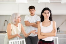 Người đàn ông nên làm gì để mối quan hệ giữa mẹ chồng nàng dâu được tốt hơn?