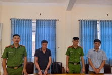 Nghệ An: Hiệu trưởng và kế toán trường phổ thông dân tộc bán trú bị bắt