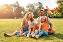 Hãy đặt điện thoại xuống, mang tuổi thơ của cha mẹ đến gần với con trẻ