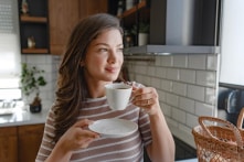 Chuyên gia: Uống cà phê ngay sau khi thức dậy vào buổi sáng rất có hại cho sức khỏe