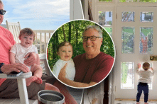 Góc đáng yêu: Bé trai 2 tuổi mừng rỡ chạy ra đón ông ngoại đến thăm