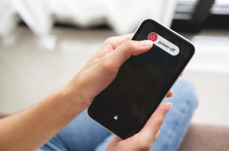 Tắt nguồn lâu ngày có ảnh hưởng đến tuổi thọ của điện thoại không?