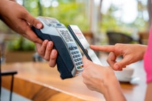 Từ 1/7, hóa đơn 5 triệu đồng trở lên cần thanh toán không dùng tiền mặt