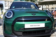 Úc: Triệu hồi hơn 1.400 xe điện do nguy cơ cháy nổ trong khi lái xe